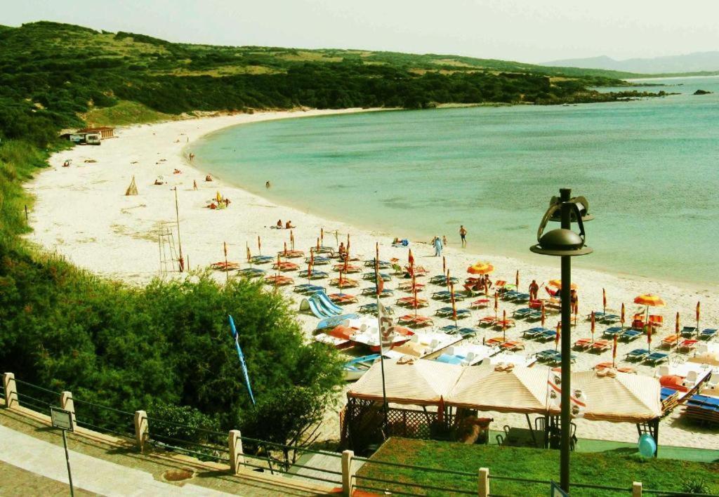 Borgo Spiaggia Isola Rossa Buitenkant foto