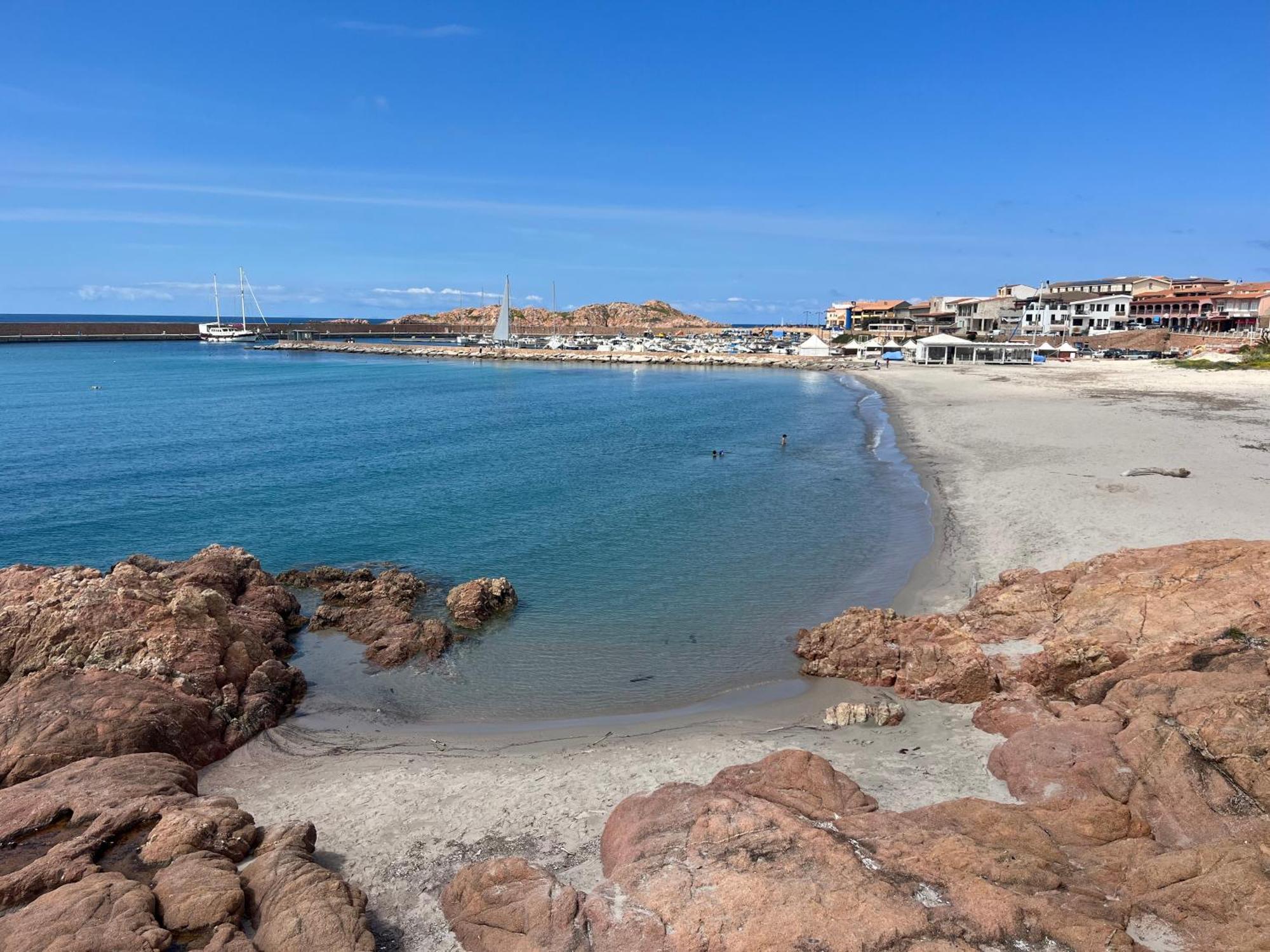 Borgo Spiaggia Isola Rossa Buitenkant foto