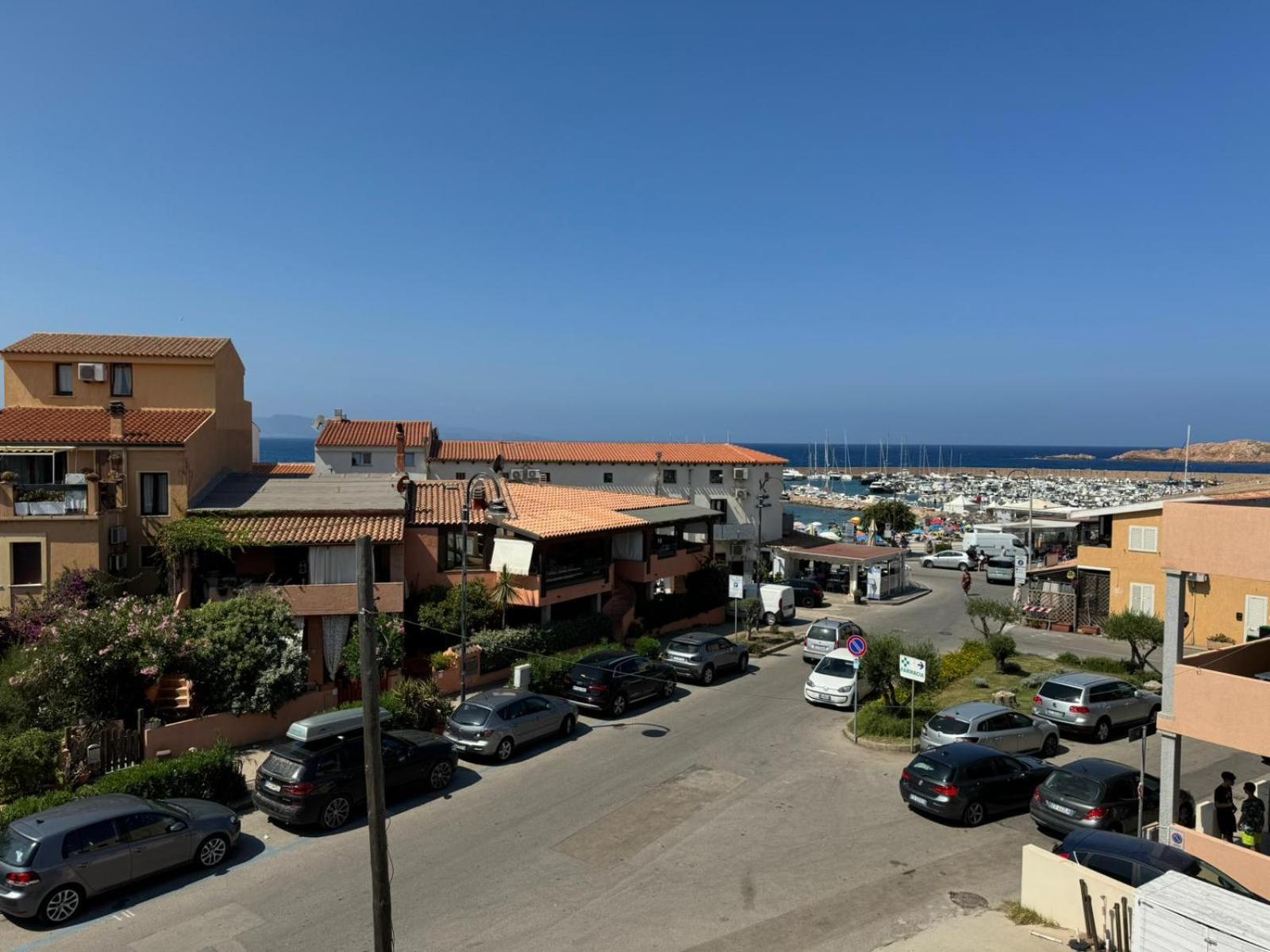 Borgo Spiaggia Isola Rossa Buitenkant foto